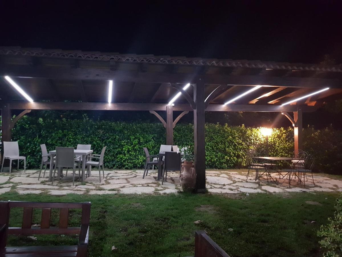 La Taverna Morcone Esterno foto
